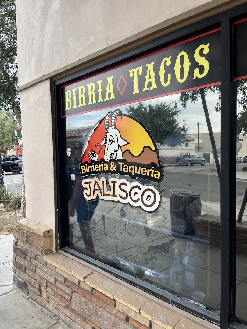 Front view of a Mexican restaurant on 6th Street.